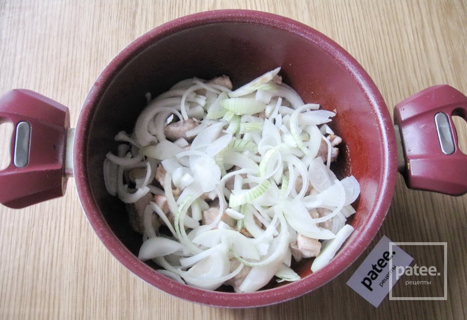 Свинина тушеная в соусе из брусничного варенья - Шаг 4