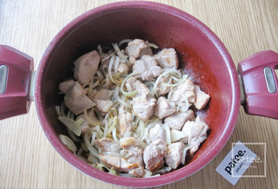 Свинина тушеная в соусе из брусничного варенья - Шаг 5