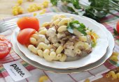 Паста с курицей и грибами в сливочном соусе
