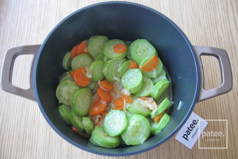 Куриные фрикадельки с кабачками в сливочном соусе - Шаг 12