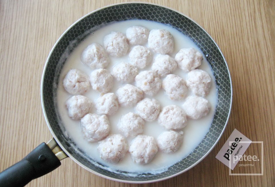 Куриные фрикадельки с кабачками в сливочном соусе - Шаг 16
