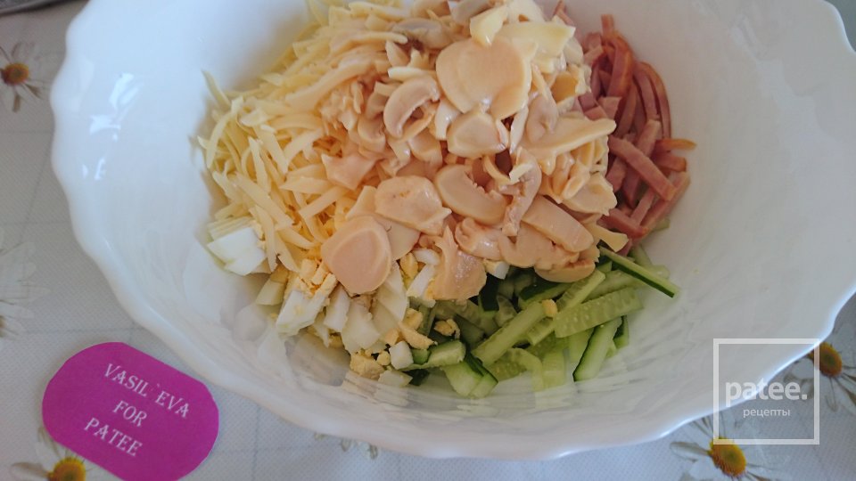 Салат с консервированными шампиньонами - Шаг 3