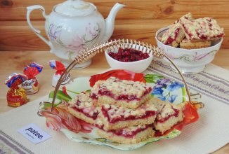 Песочный пирог с брусникой