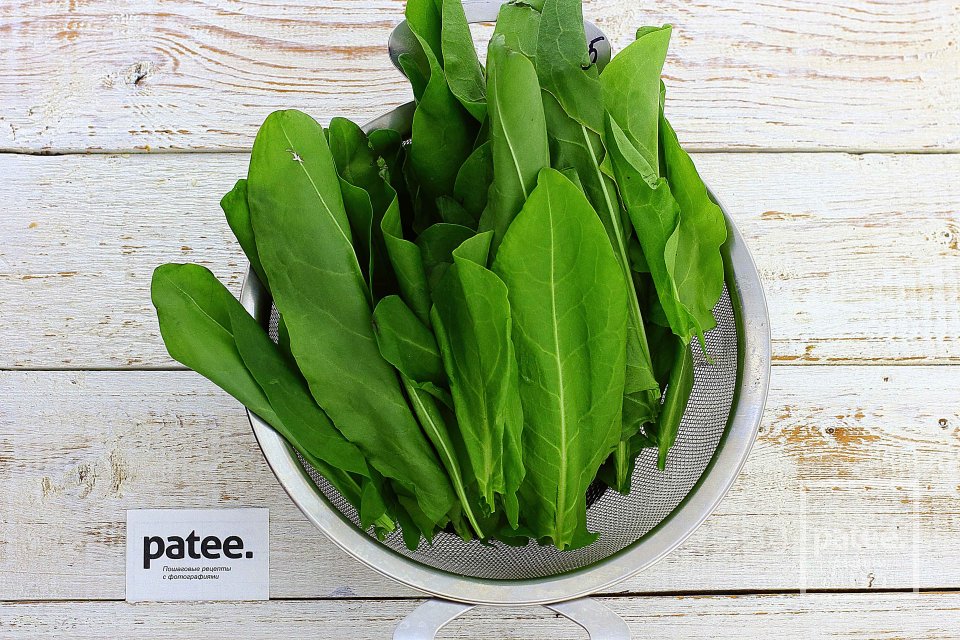 Салат со щавелем и свежими огурцами - Шаг 2