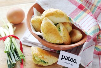 Пирожки с луком и яйцом в духовке