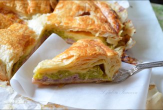 Пирог с сыром, ветчиной и цукини