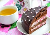 Шикарный шоколадный торт с малиной и сливками