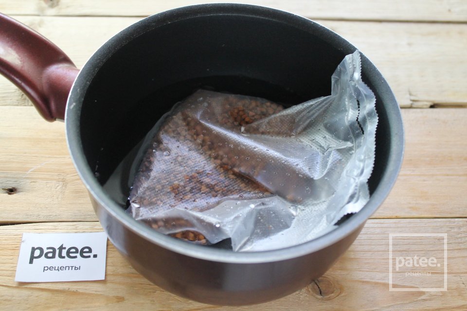 Тефтели с гречкой в томатной подливе - Шаг 2