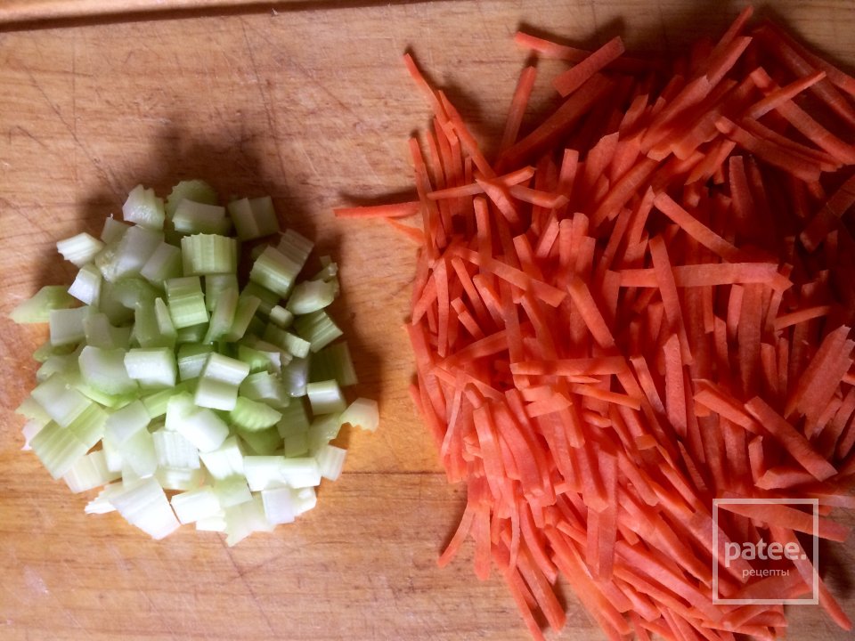 Итальянский суп с чечевицей и охотничьими колбасками. - Шаг 1