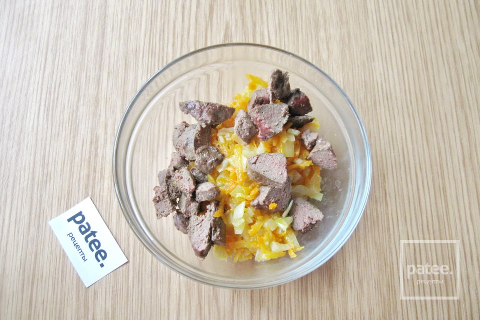 Кабачки запеченные в духовке с говяжьей печенью и овощами - Шаг 9