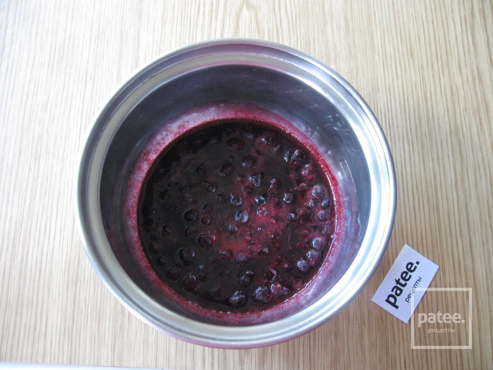 Манная каша без комочков с соусом из черной смородины - Шаг 11