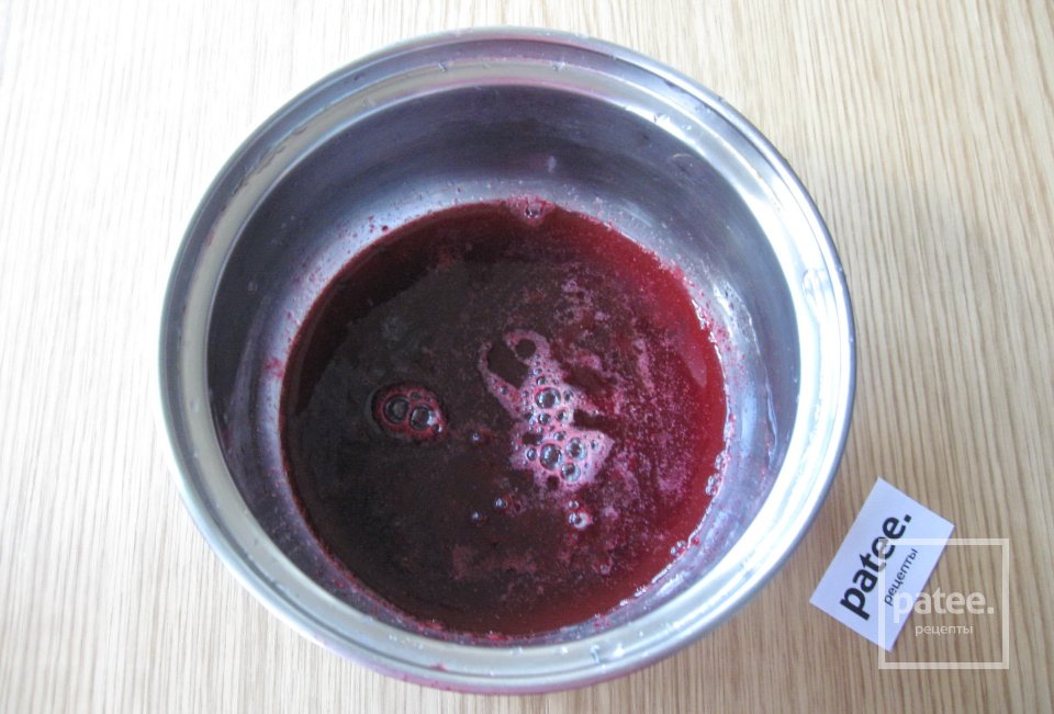 Манная каша без комочков с соусом из черной смородины - Шаг 12