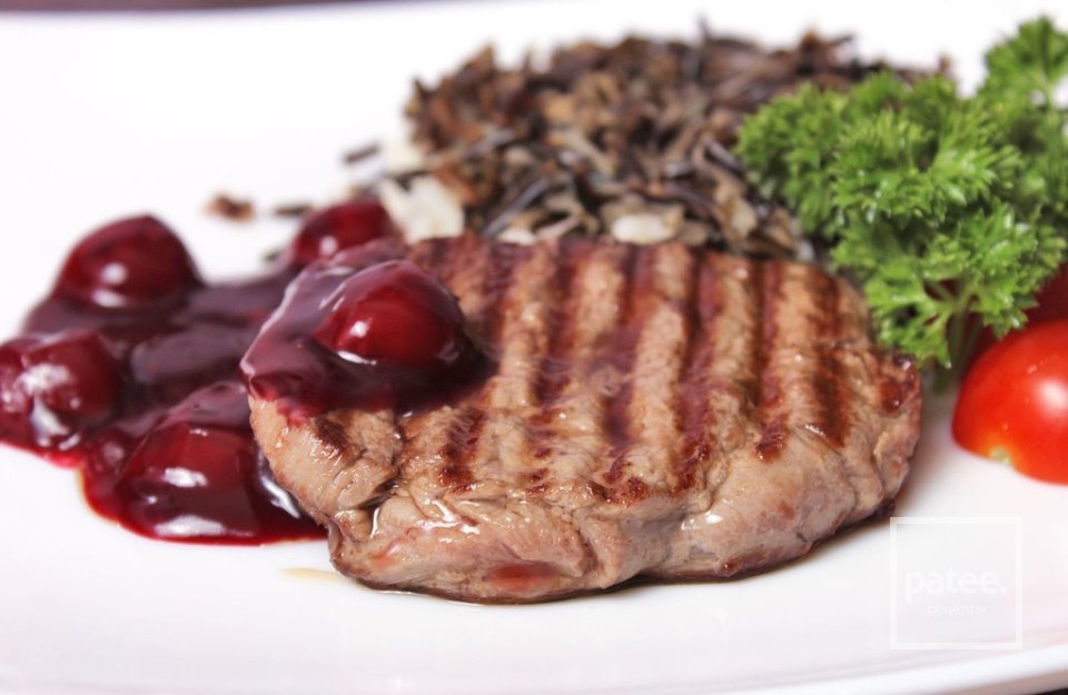 Стейк с вишнёвым соусом - Шаг 6