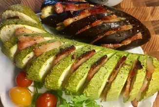 Закуска "Дымок"- кабачок и баклажан 🍆 с копченой грудинкой.