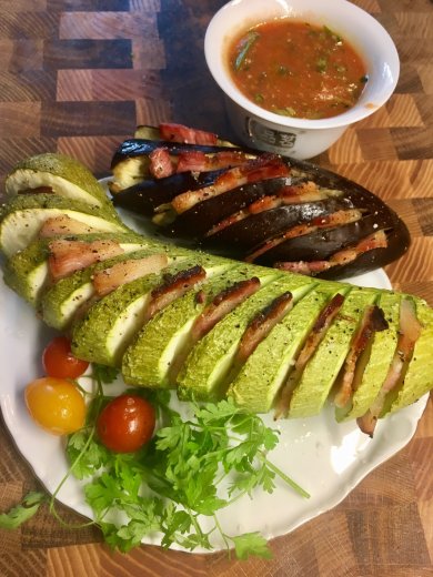Закуска "Дымок"- кабачок и баклажан 🍆 с копченой грудинкой.