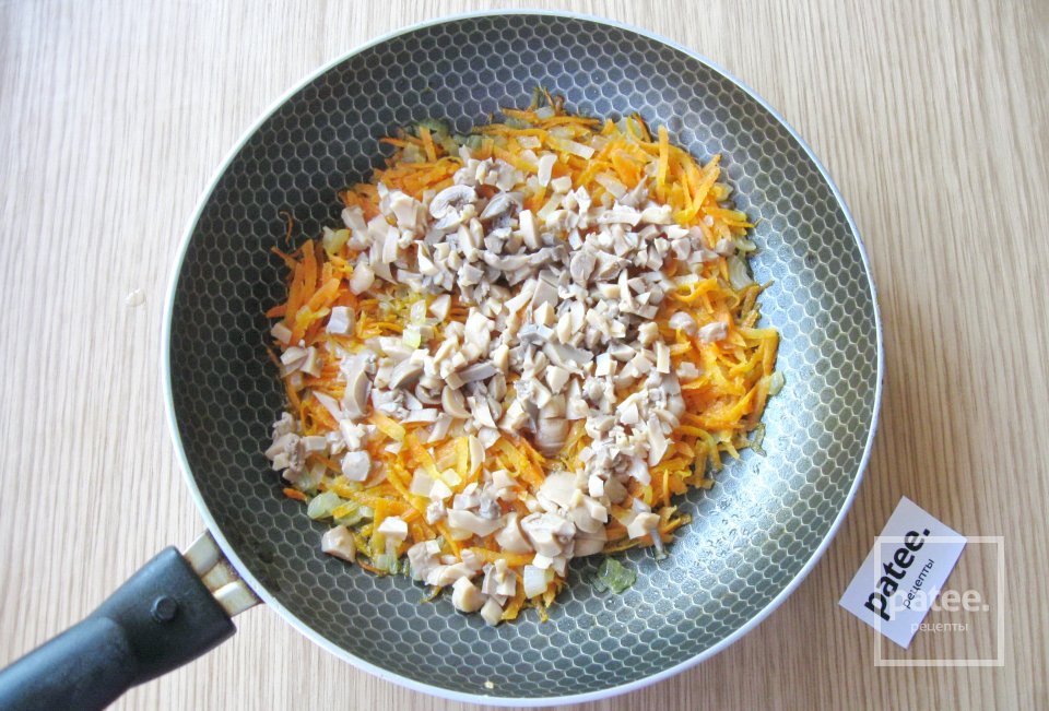 Рулетики с грибами тушеные со свининой - Шаг 9