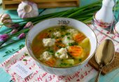 Суп с мясными клецками