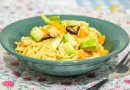 Спагетти с курицей и авокадо