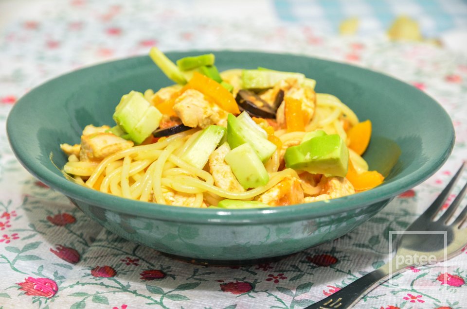 Спагетти с курицей и авокадо - Шаг 7