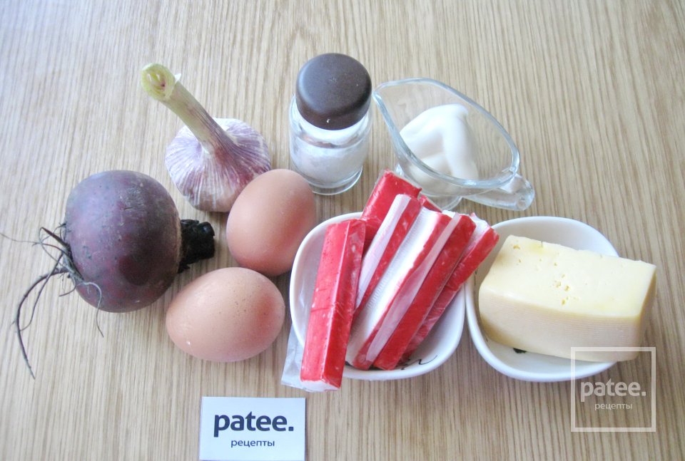 Салат со свеклой и крабовыми палочками - Шаг 1