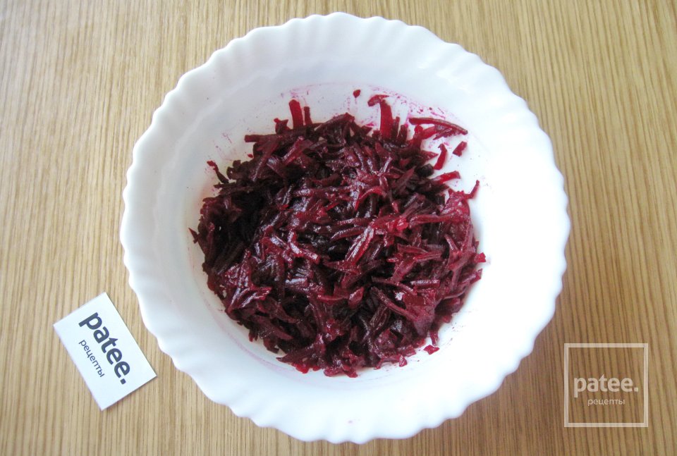 Салат со свеклой и крабовыми палочками - Шаг 3