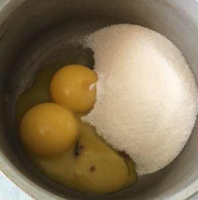 Сливочный пломбир с шоколадной крошкой 🍨🤤 - Шаг 1