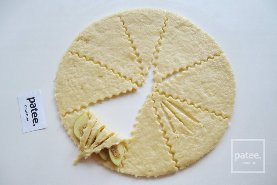 Конвертики из творожного теста с яблоками - Шаг 12