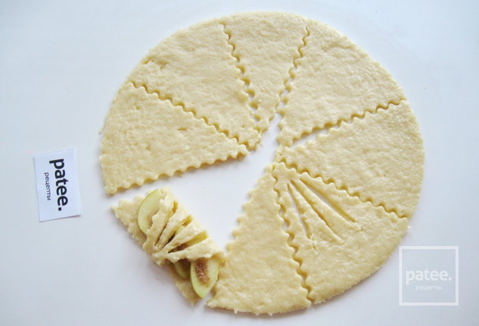 Конвертики из творожного теста с яблоками - Шаг 13