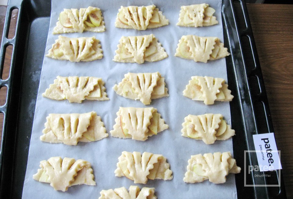 Конвертики из творожного теста с яблоками - Шаг 14