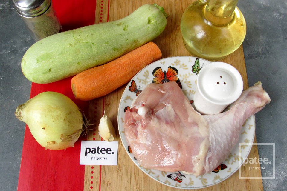 Курица с кабачками на сковороде - Шаг 1