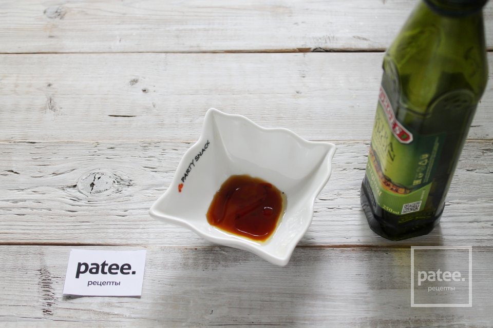 Легкий салат с грушей, сыром и кедровыми орешками - Шаг 3