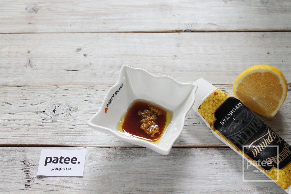 Легкий салат с грушей, сыром и кедровыми орешками - Шаг 4