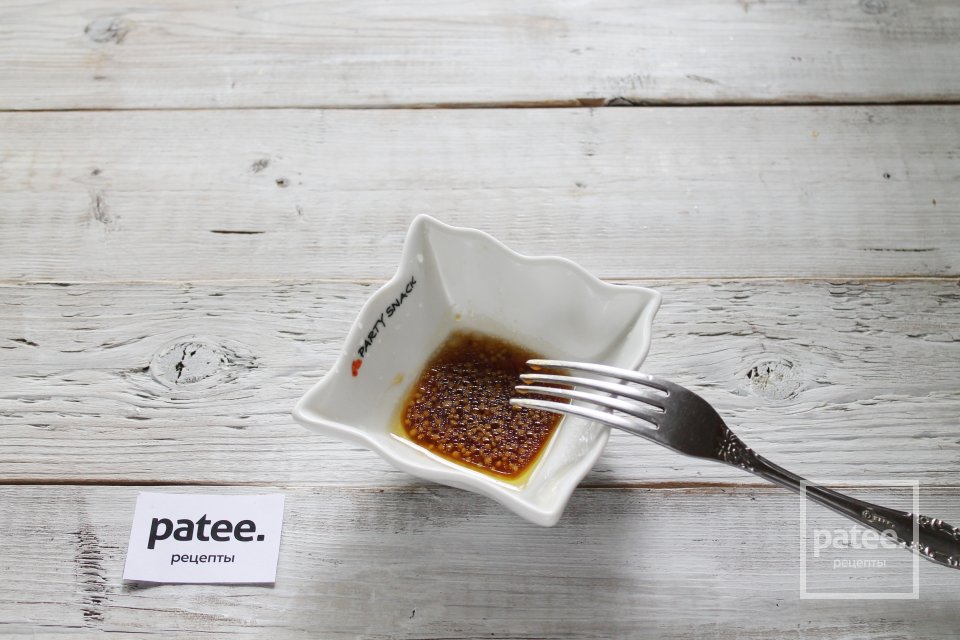 Легкий салат с грушей, сыром и кедровыми орешками - Шаг 5