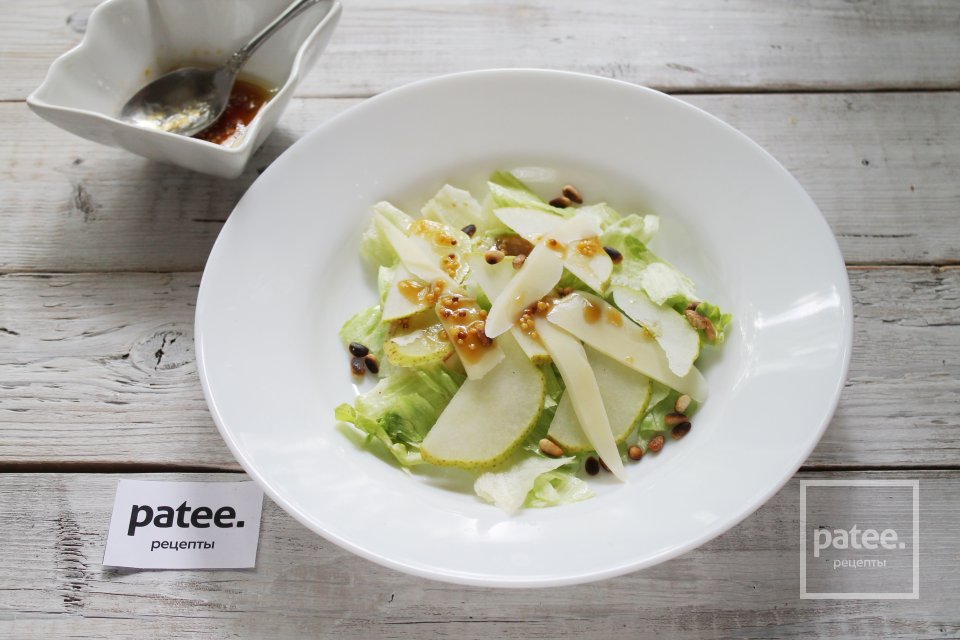 Легкий салат с грушей, сыром и кедровыми орешками - Шаг 12