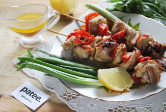 Шашлык из куриных бедрышек в духовке в банке