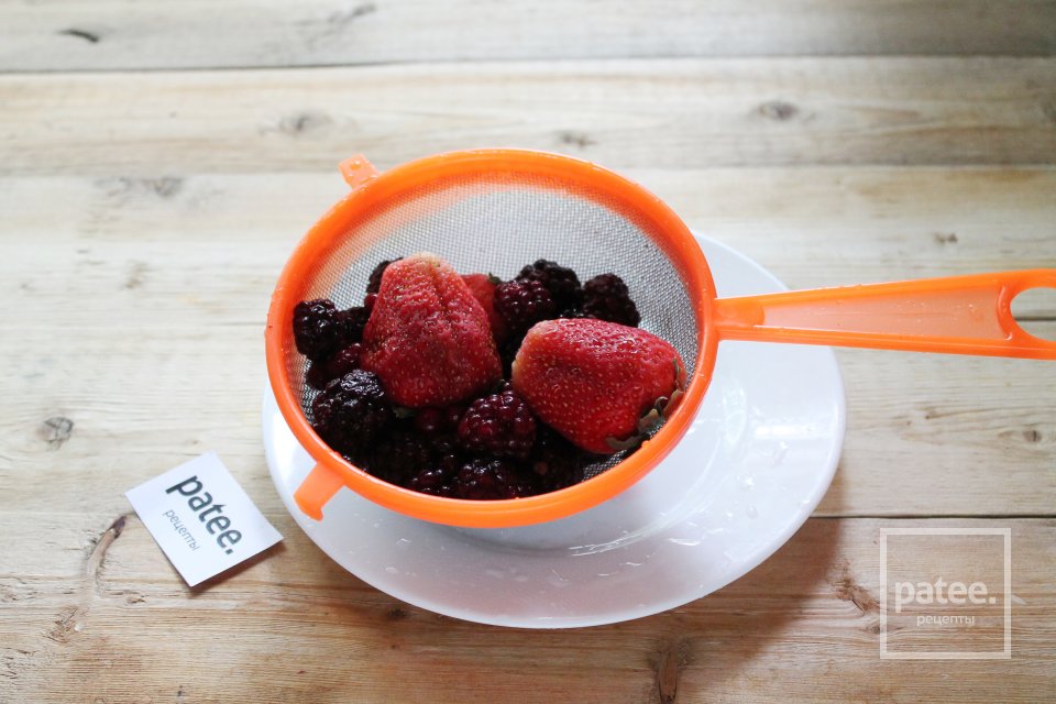 Насыпной пирог с ягодами - Шаг 2