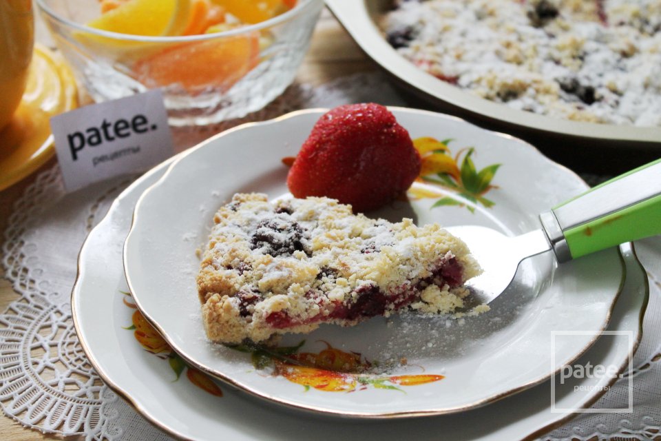 Насыпной пирог с ягодами - Шаг 11