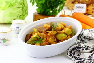 Овощное рагу с кабачками и капустой