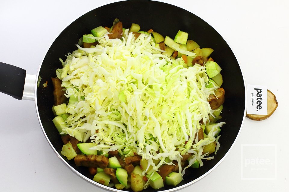 Овощное рагу с кабачками и капустой - Шаг 7