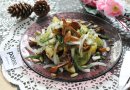 Теплый салат с молодым картофелем и лисичками