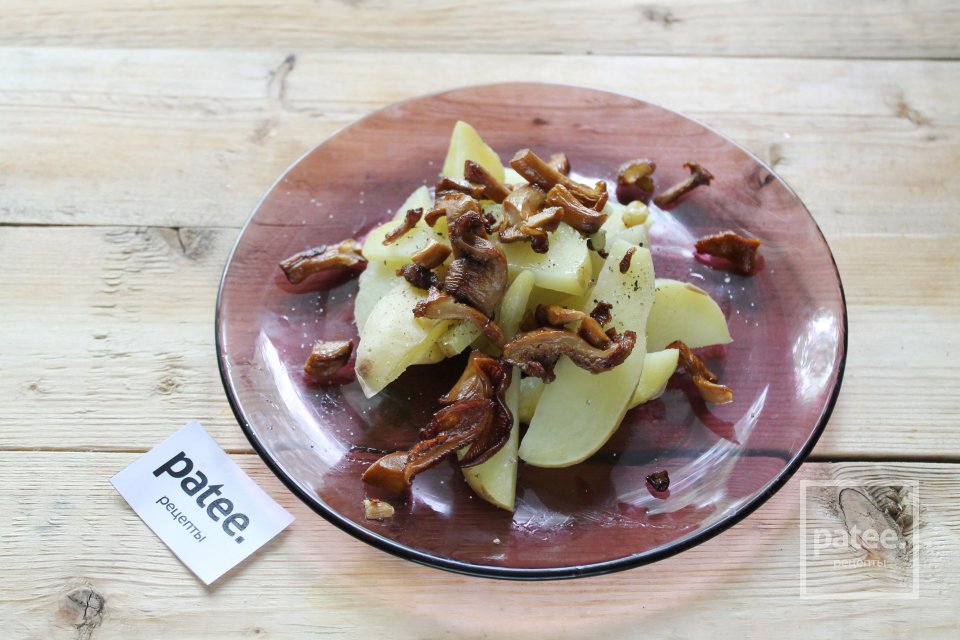 Теплый салат с молодым картофелем и лисичками - Шаг 14