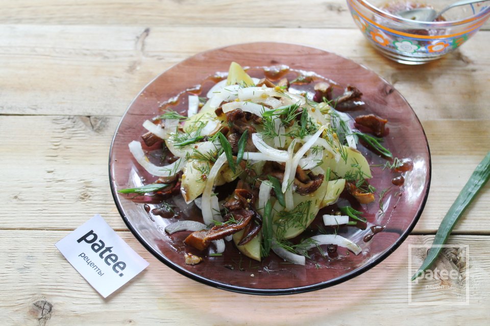 Теплый салат с молодым картофелем и лисичками - Шаг 19