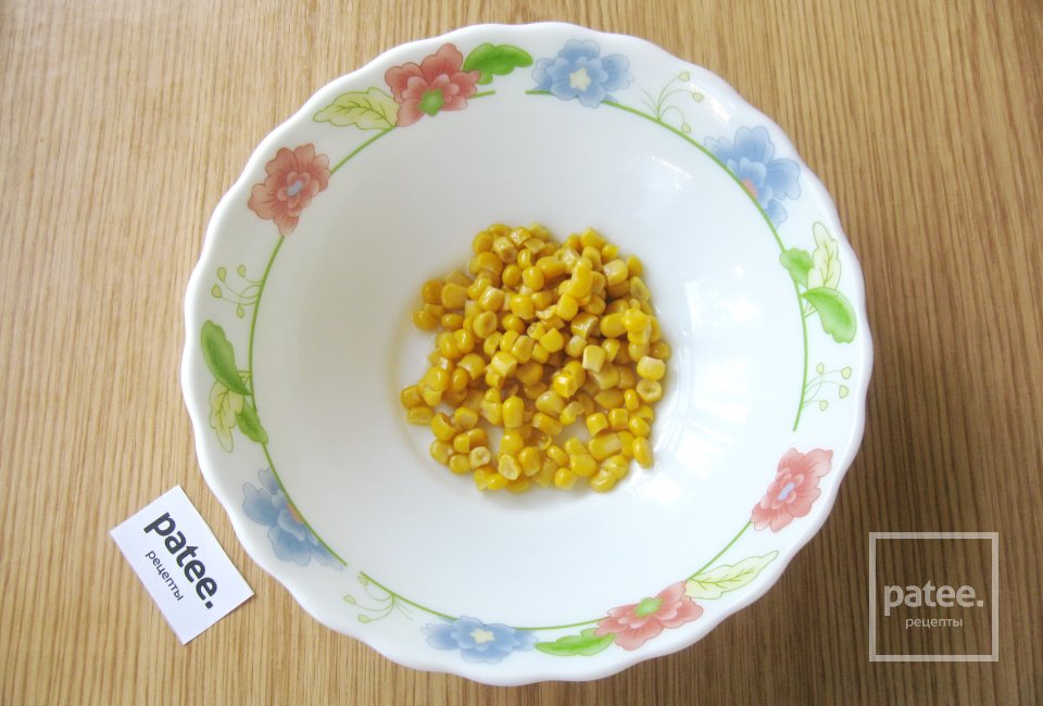 Куриный салат с кукурузой и маринованными огурцами - Шаг 3