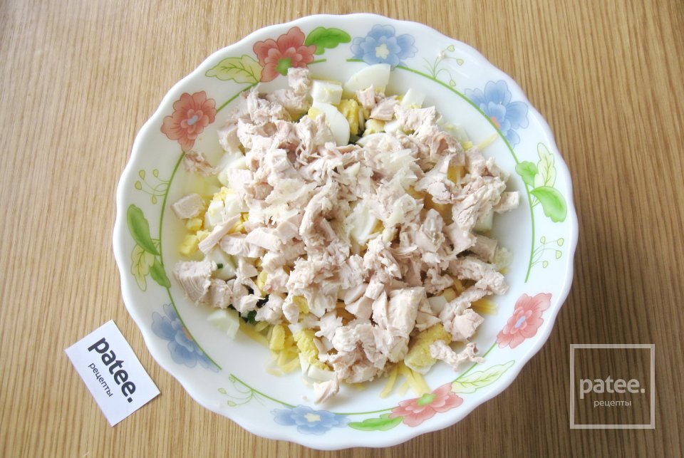 Куриный салат с кукурузой и маринованными огурцами - Шаг 9