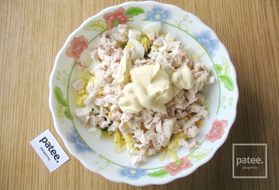 Куриный салат с кукурузой и маринованными огурцами - Шаг 10