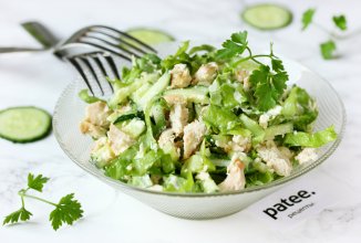 Салат с курицей и огурцом