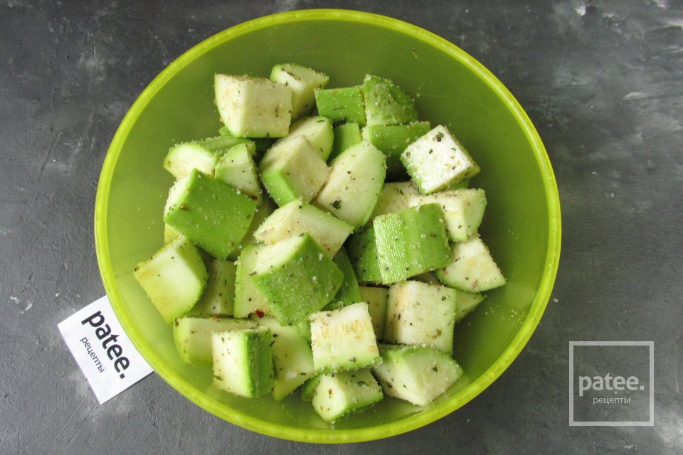 Курица с кабачками в духовке - Шаг 8