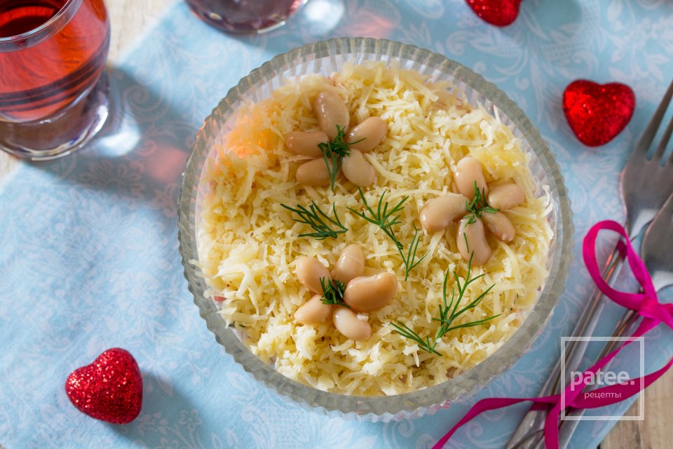 Салат с крабовыми палочками, фасолью, сыром и помидорами - Шаг 13