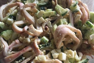 Салат с кальмаром