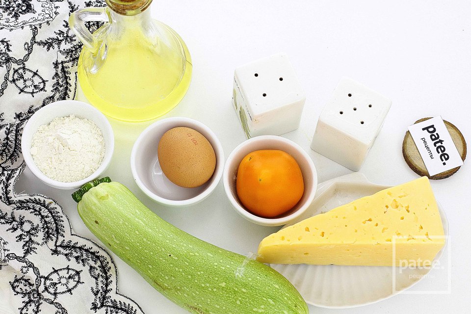 Кабачковые завиванцы с помидорами и сыром - Шаг 1